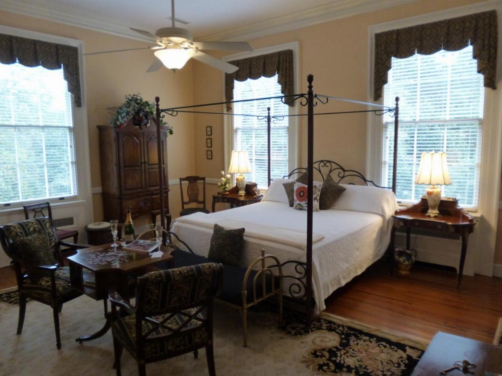 Room image 4